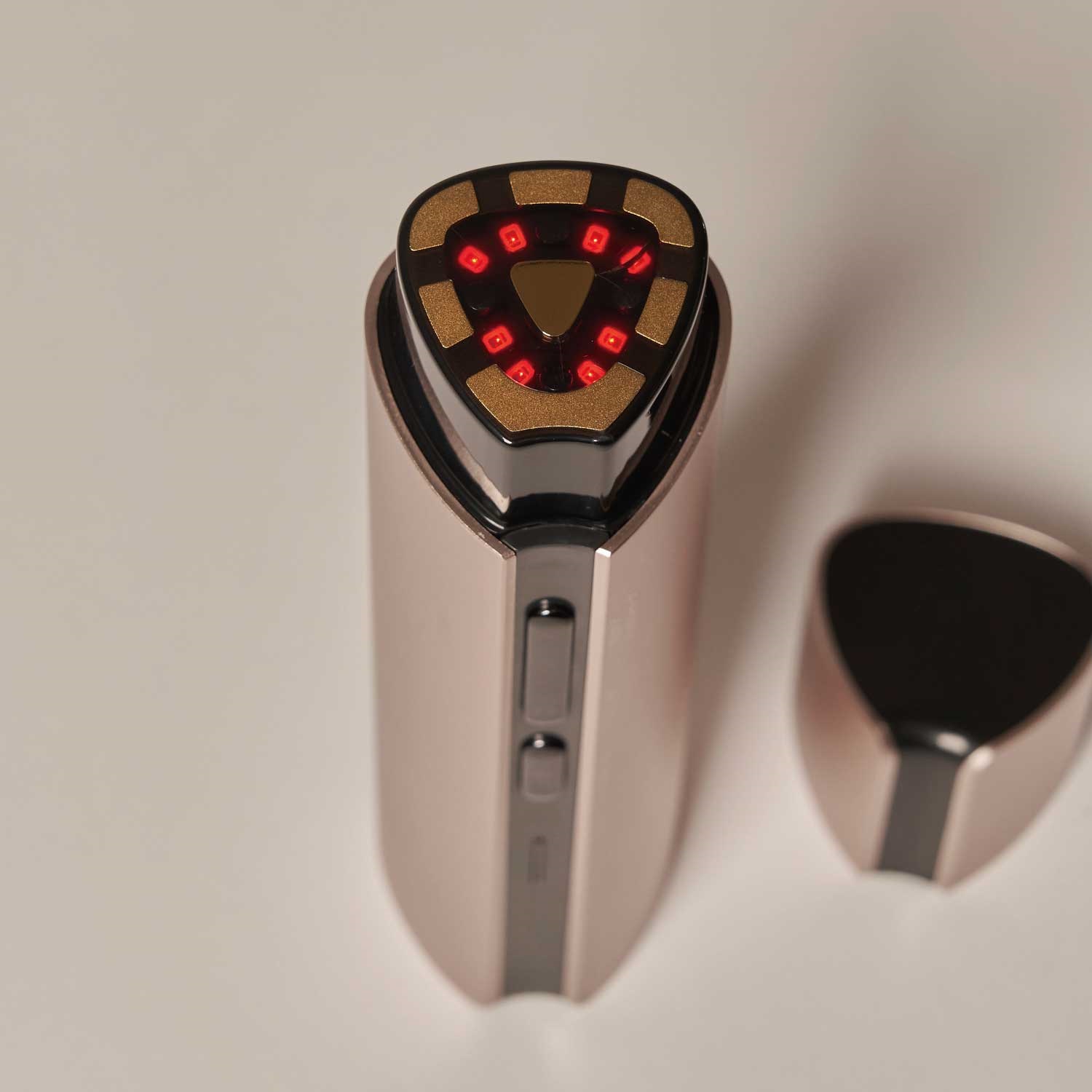 ELLMIYUさん専用 日本初*のLDM水滴技術を搭載した家庭用美顔器「SELINI (セリーニ